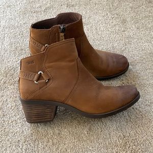 Teva Foxy waterproof leather boots, sz 9 in Caramel.